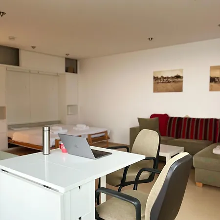 Strand Suite *