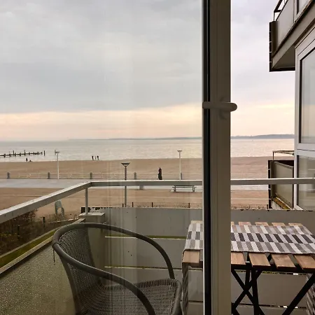 Strand Suite *